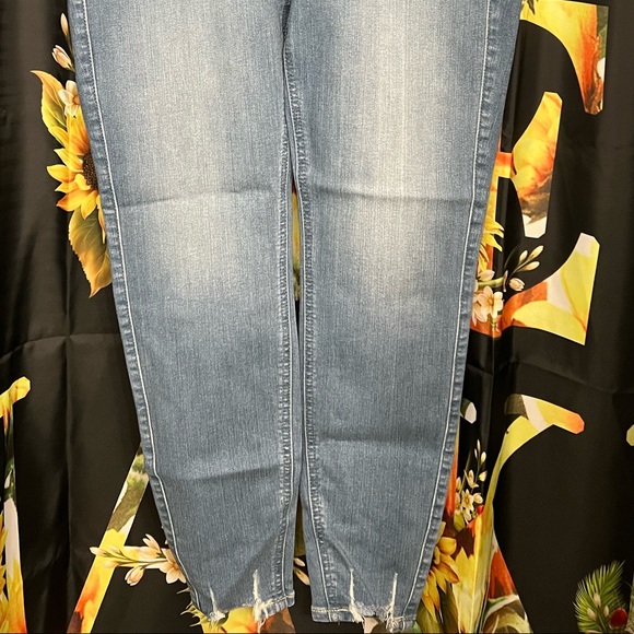 Torrid - Picture 4 of 4